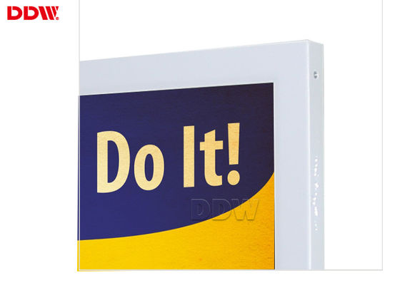 屋内Lcdの壁に取り付けられた広告の表示55インチのHightの決断Wifi MP4