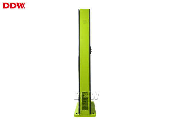 TFT 82"表示を広告する3600W 1920x1080デジタルの表記