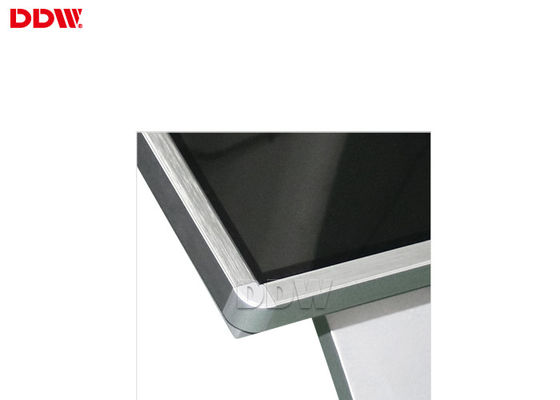 日光のモニターのタッチ画面のデジタル表記導かれたバックライトDDW-AD5501TKが付いている50インチLcdの広告スクリーン